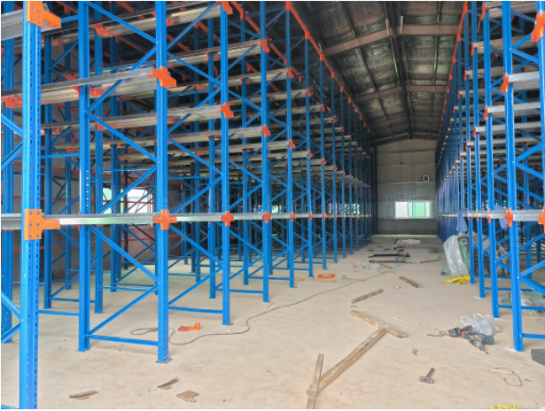  貫通式貨架要如何設(shè)計(jì)？-深圳貨架廠(chǎng)告